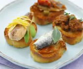 Häppchen mit Sardinen und Makrele