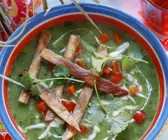 Cremige Koriandersuppe mit Speck