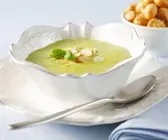 Cremige Zucchinisuppe mit Mandeln