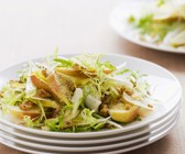 Herbstlicher Salat von Endivien und Birnen