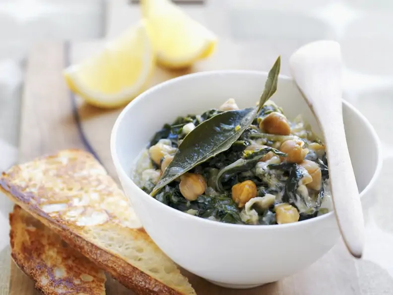 Mangoldgemüse mit Kichererbsen und Ziegenkäse