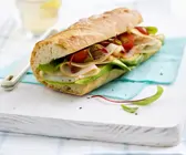 Baguette mit Räucher-Putenbrust und Avocado
