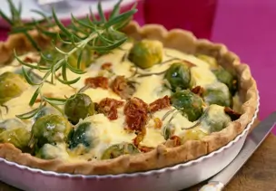 Quiche mit Rosenkohl, Ricotta und getrockneten Tomaten