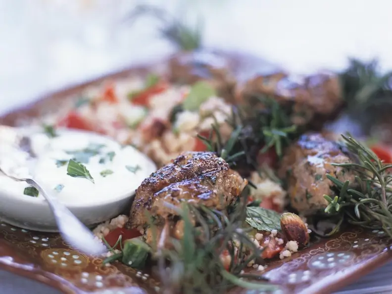 Köfte aus Lamm mit Couscous und Joghurtdip