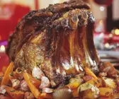 Festlicher Rinderkotelettbraten mit Gemüse