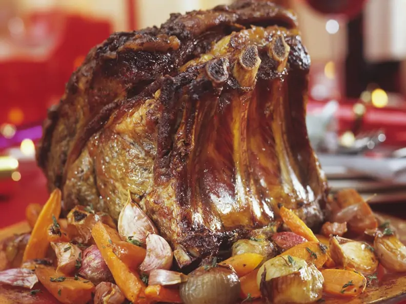 Festlicher Rinderkotelettbraten mit Gemüse