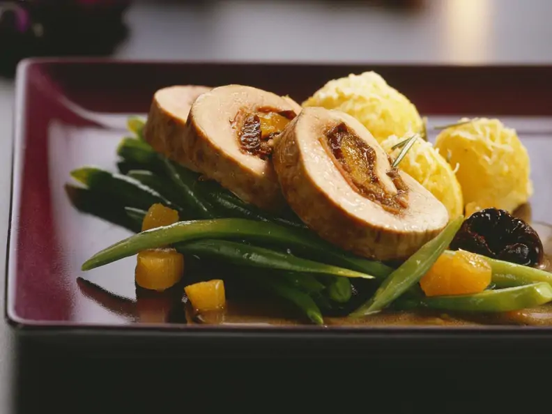 Schweinefiletroulade mit Gemüse zu Weihnachten