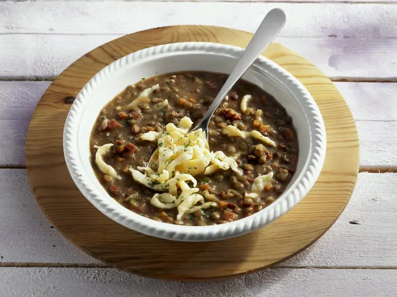 Linsensuppe mit Spätzle