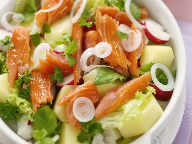 Räucherlachs-Kartoffelsalat