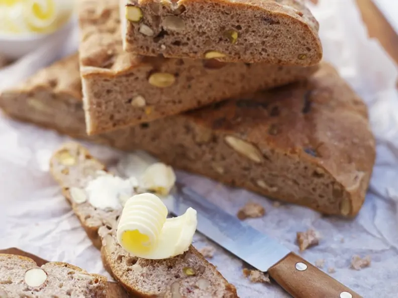 Fladenbrot mit Nüssen