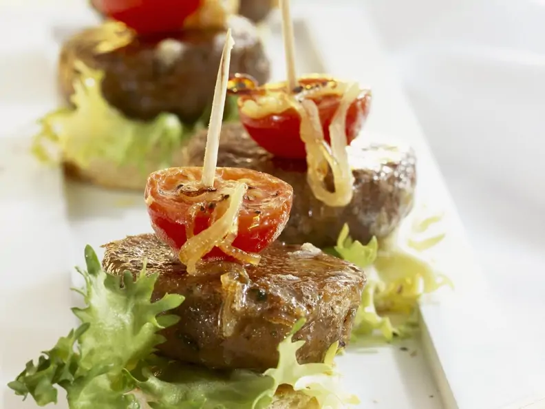 Canapes mit Kalbsleber
