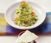 Pasta mit Avocado-Pesto