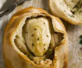 Gebackenes Hähnchen im Teigmantel