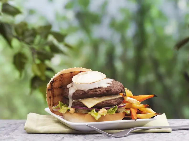 Burger mit Ziegenkäse
