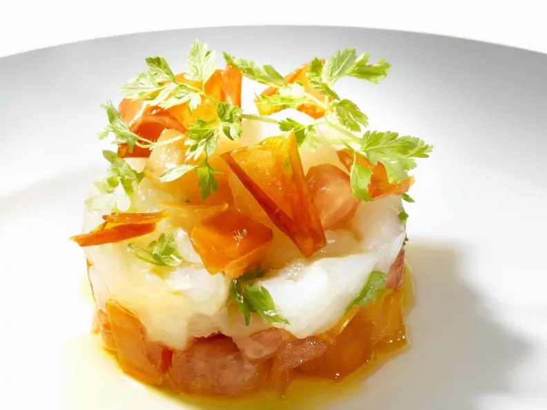 Gehackte Tomaten mit Weißfisch und Petersilie