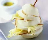 Birne mit geräuchertem Mozzarella und Sellerie