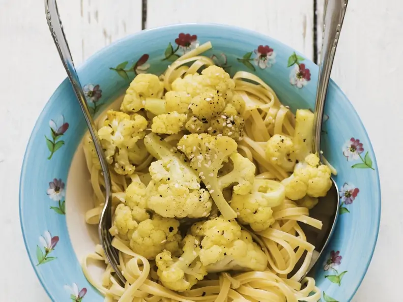 Curry-Pasta mit Blumenkohl
