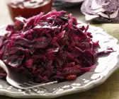 Rotkraut mit Speck und roten Johannisbeeren