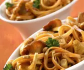 Scharfe Tagliatelle mit Pfifferlingen