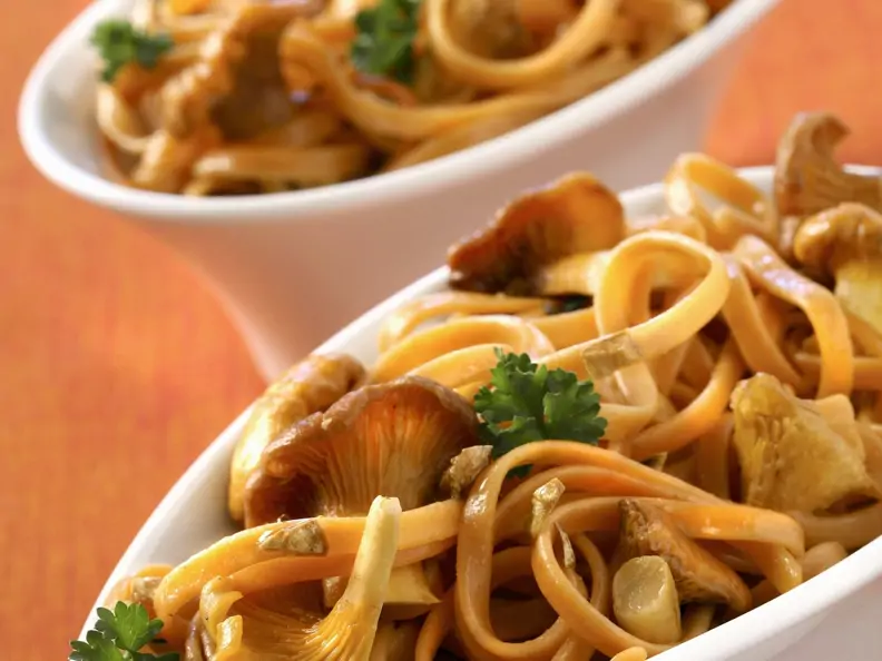 Scharfe Tagliatelle mit Pfifferlingen