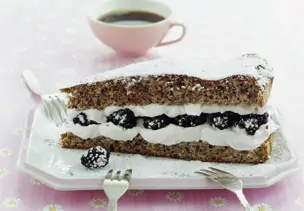 Schmandkuchen mit Brombeeren