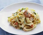 Pasta mit geräucherter Forelle und sahniger Soße