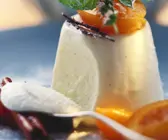 Holunderblütencreme mit Aprikosenkompott
