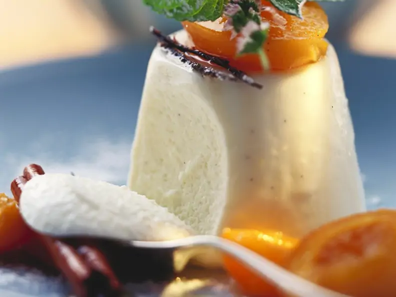 Holunderblütencreme mit Aprikosenkompott