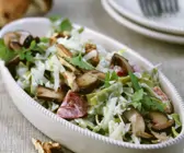 Grüne Pasta mit Braunkappen, Walnüssen und Parmesan