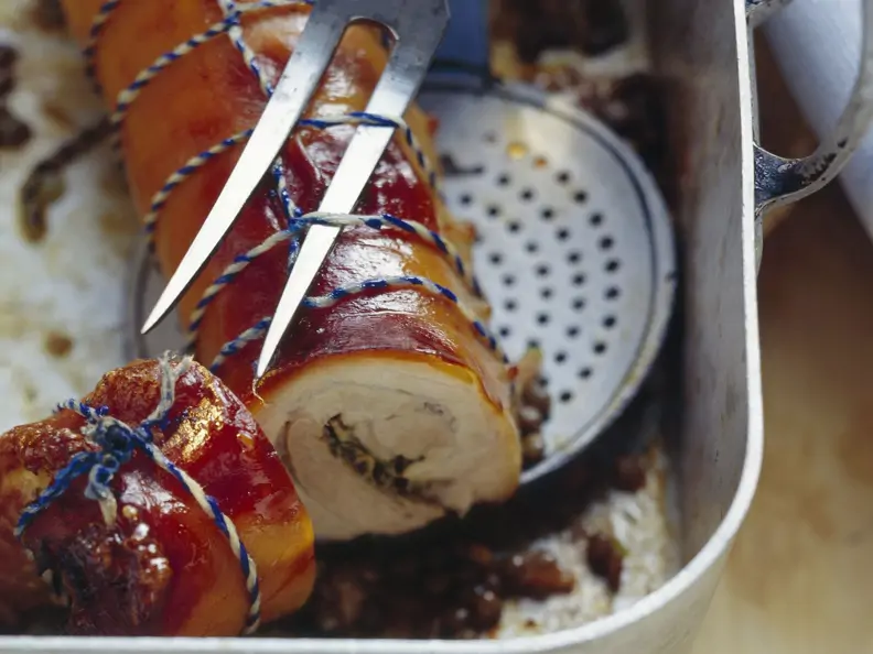 Gebratener Spanferkel-Rollbraten