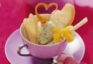 Pistazieneis mit Ingwer zum Valentinstag