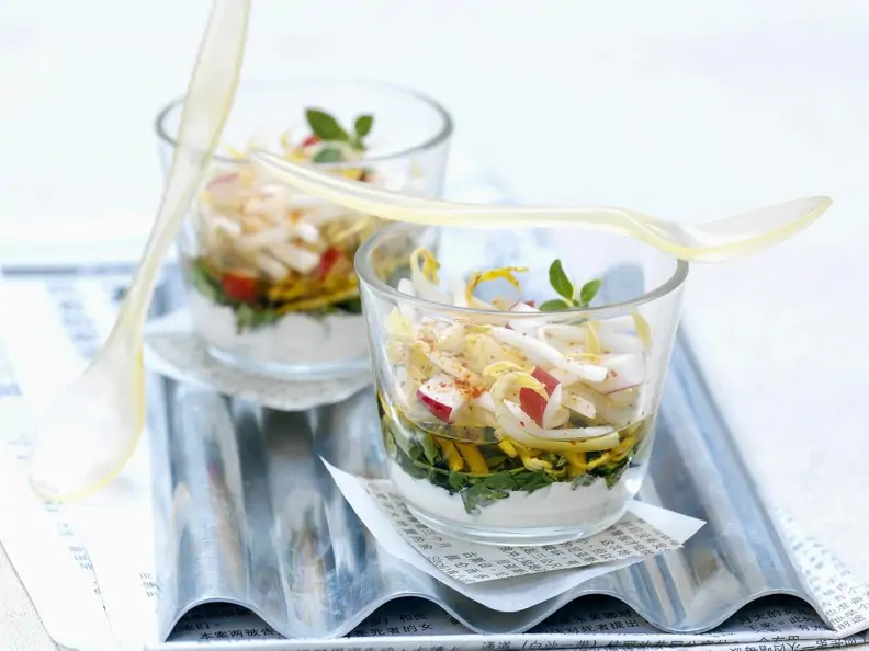 Sprossen-Gemüse-Salat mit Zaziki