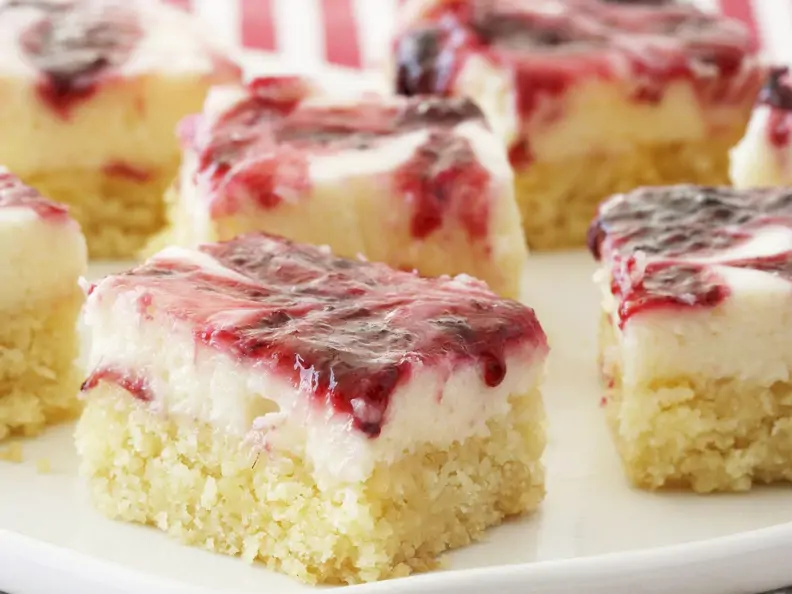 Kokosschnitten mit Beeren