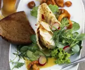 Grüner Salat mit Pfifferlingen und Weißbier-Vinaigrette