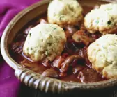 Pilz-Gulasch mit Semmelknödeln