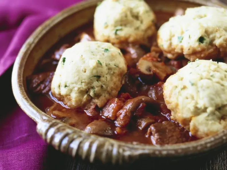 Pilz-Gulasch mit Semmelknödeln
