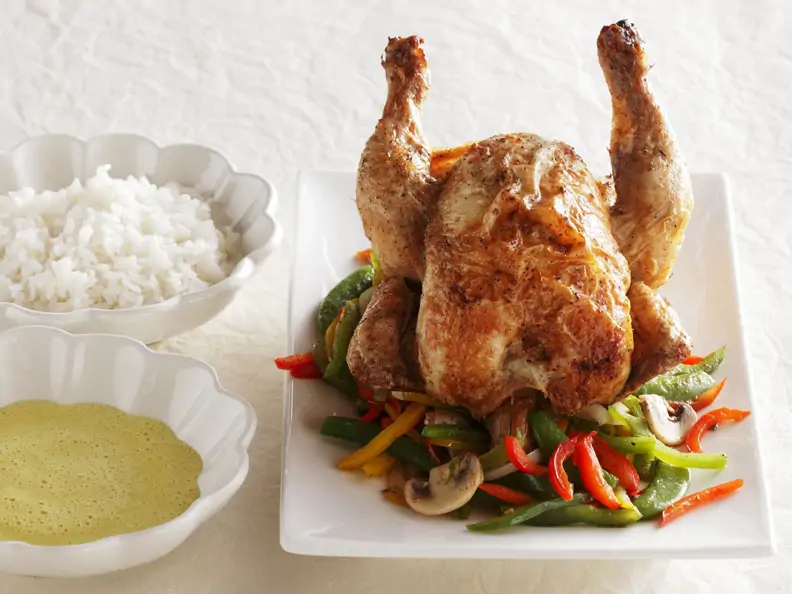 Gebratenes Hähnchen mit Gemüse