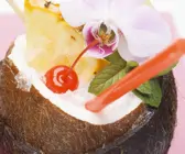 Pina Colada in der Kokosnuss