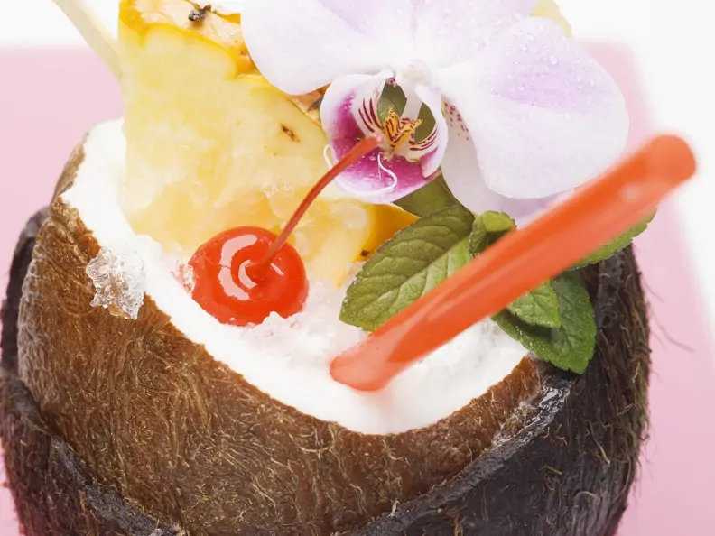 Pina Colada in der Kokosnuss