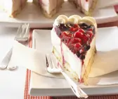 Joghurttorte mit Waldbeeren