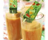 Gazpacho mit aufgespießter Gemüseterrine