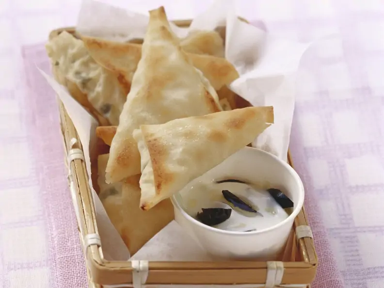 Börek mit Gurken-Joghurt