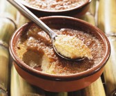 Karamellisierte Kokoscreme (Creme brulee)