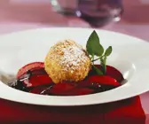 Topfenknödel mit Holler-Ingwer-Kompott