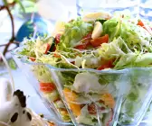 Österlicher bunter Gemüsesalat