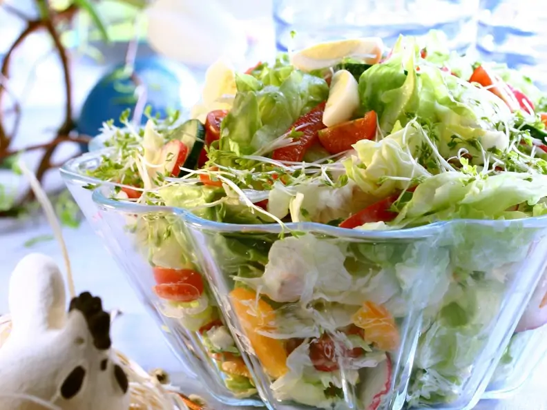 Österlicher bunter Gemüsesalat