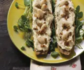 Körnerbrote mit Bohnenaufstrich und Brunnenkresse