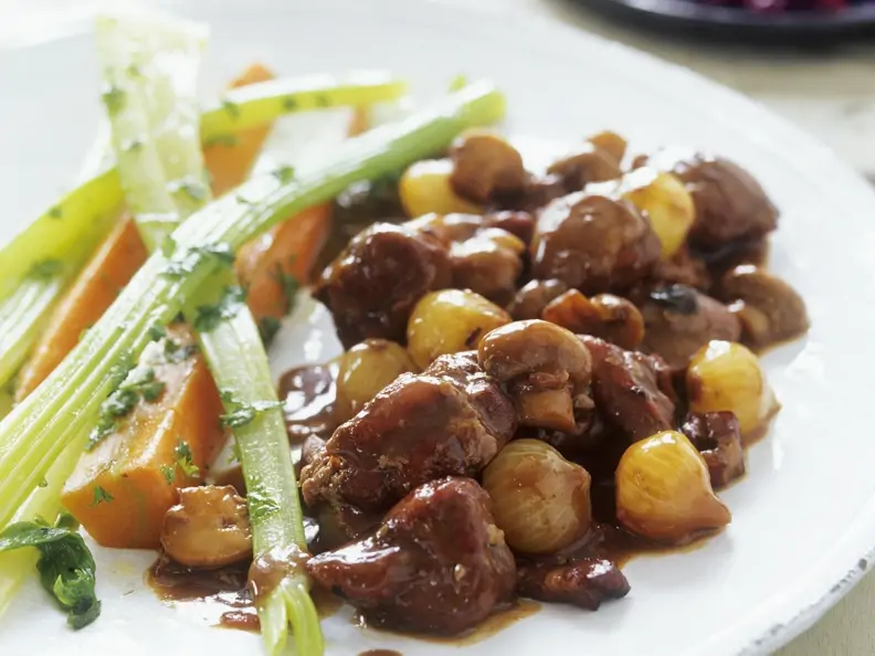 Champignon-Enten-Ragout mit Zwiebeln