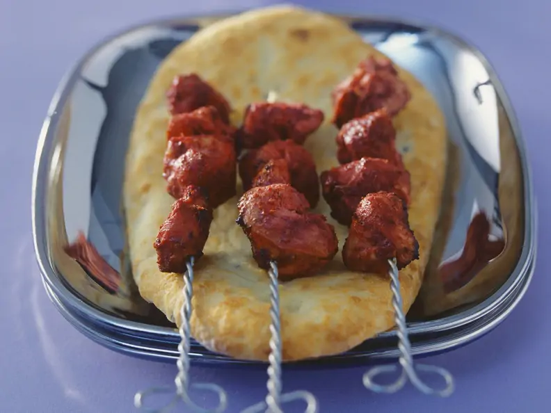 Hähnchen-Tandoori mit Fladenbrot und Koriandersoße