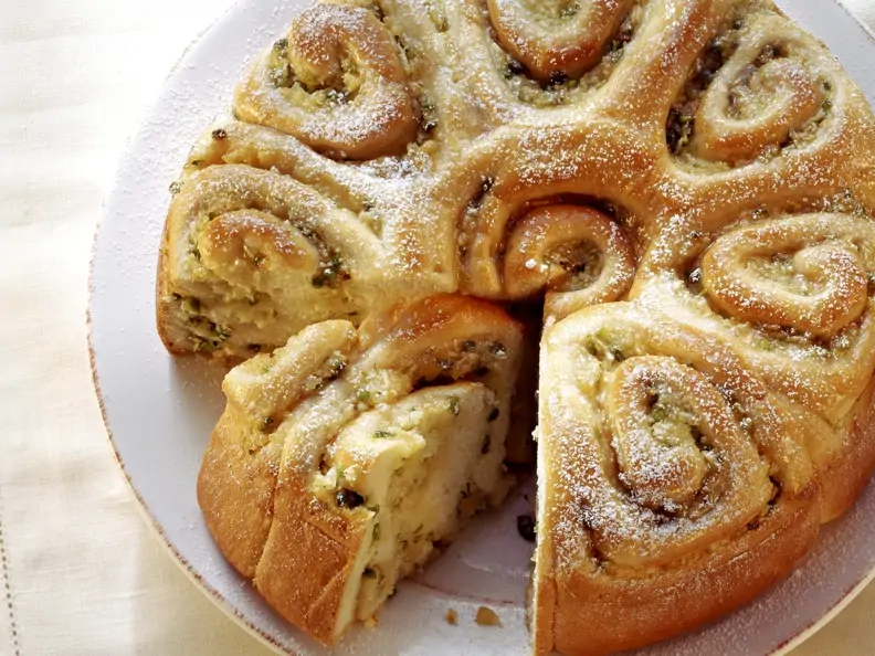 Rosenkuchen mit Apfel und Ingwer